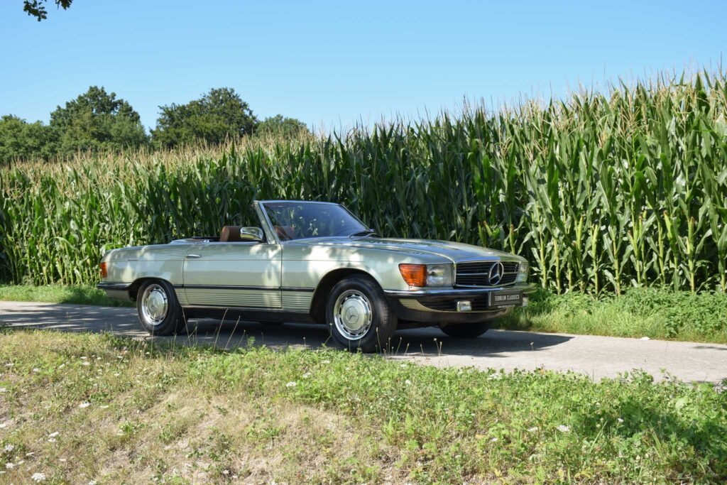 Mercedes-Benz R107 280 SL oldtimer te koop in kleur Thistle Green.