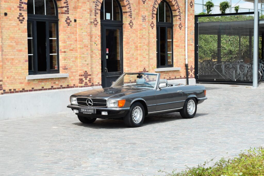 Mercedes R107 380 SL antracietgrijs te koop in uitzonderlijk originele staat.